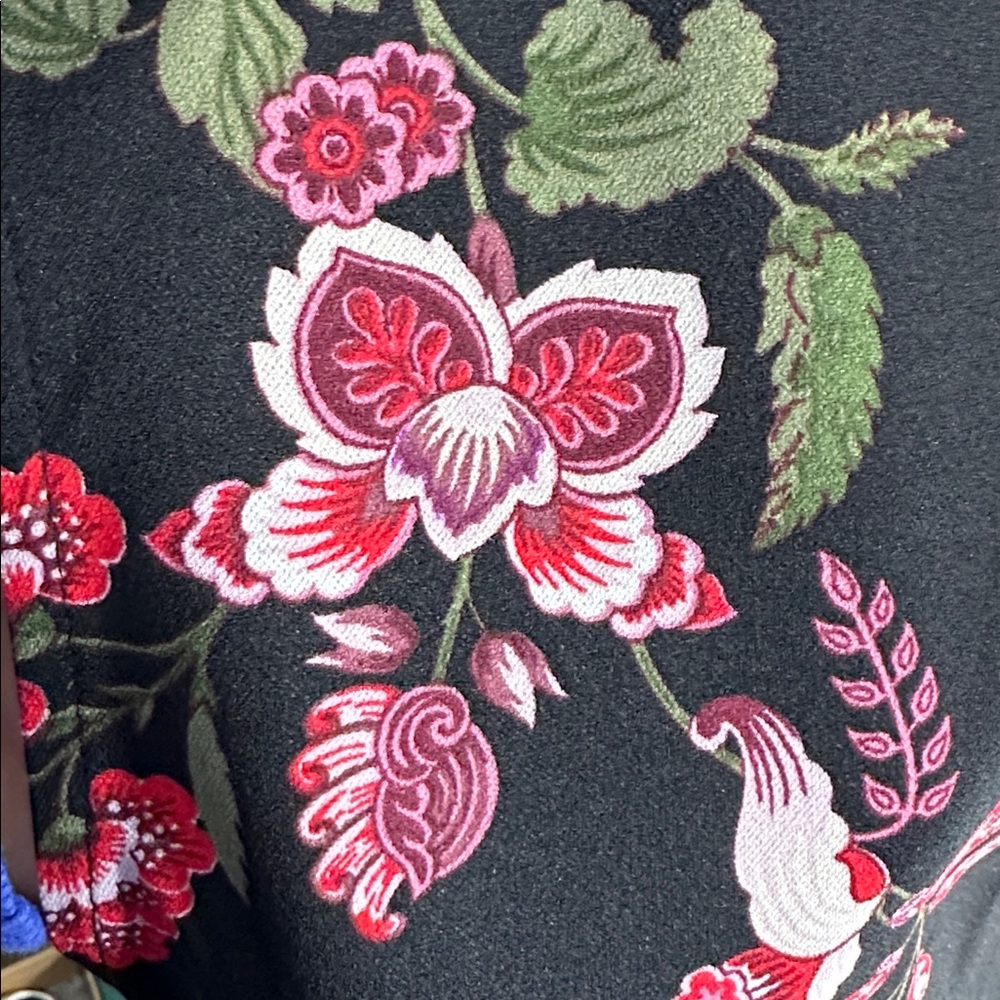 Large Ann Taylor Factory Black and Red Floral Blouse fitted waist pearl accents - Picture 7 of 8